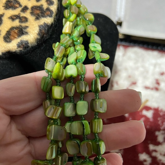 Layered Green Dyed Shell Necklace With Green Seed Beads - Picture 4 of 4
